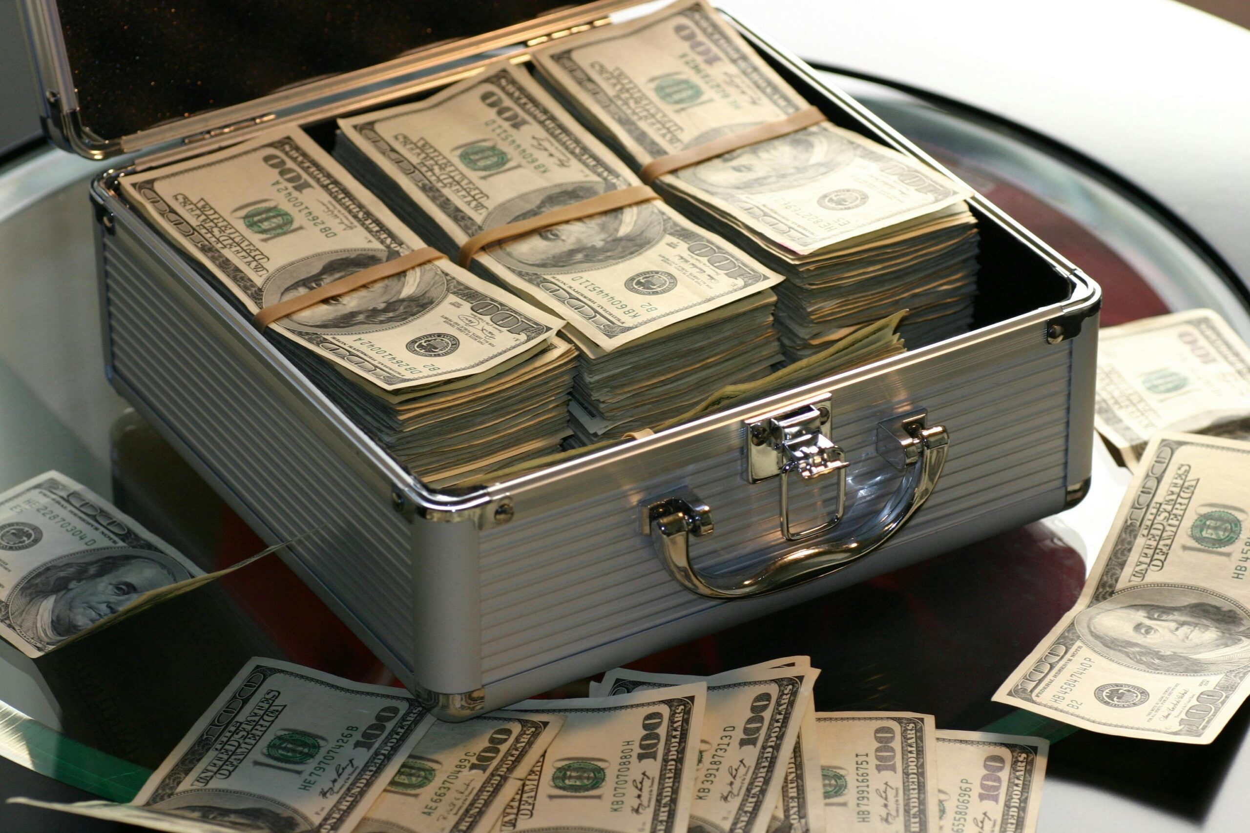 You are currently viewing How To Build Wealth With $0 – The Easy Way
